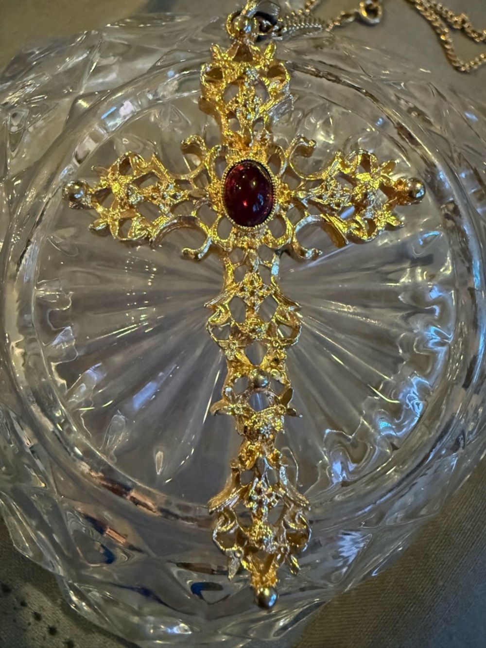 Vintage Avon Abbey Cross Pendant Necklace Gold tone filigree with Red Stone - Picture 2 of 7